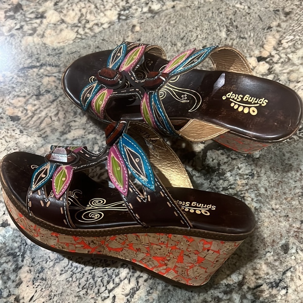 Spring Step Sandals - Picture 2 of 10